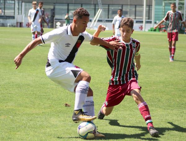 Marlon acertou a trave do Fluminense no primeiro tempo