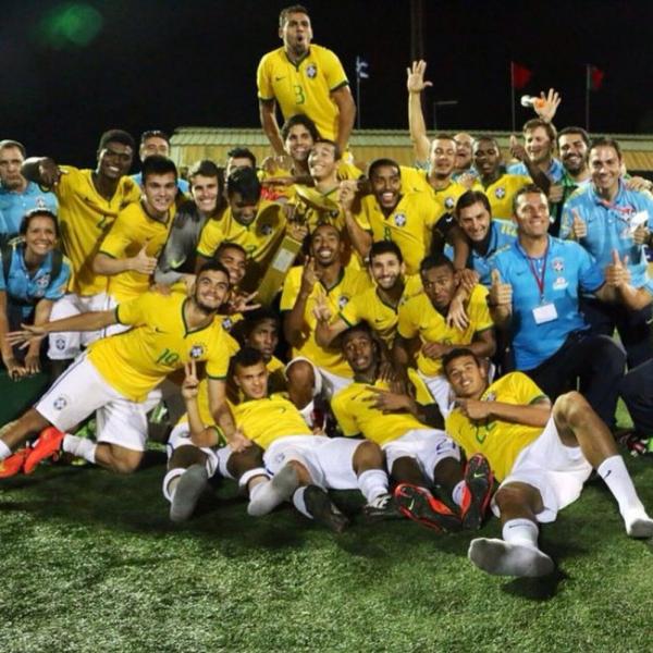 Mosquito (camisa 19) acumula gols e títulos pelas seleções de base