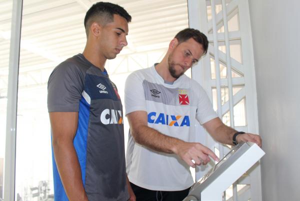 Linnick realiza avaliação InBody no Caprres dos profissionais