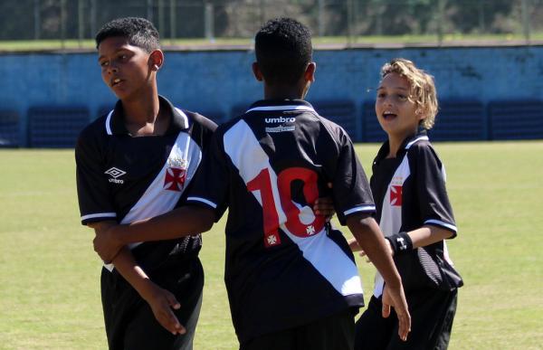 Paulo Roberto, Rayan e Kauã Velon em momento de alegria