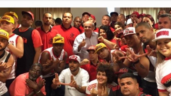 Eduardo Bandeira de Mello, presidente do Flamengo, em reunião com organizadas