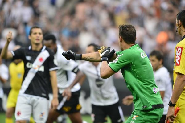 Martín Silva fez grande defesa em finalização de Rodriguinho
