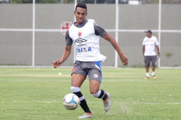 Rafael França suou a camisa no primeiro treinamento com bola, após a reapresentação