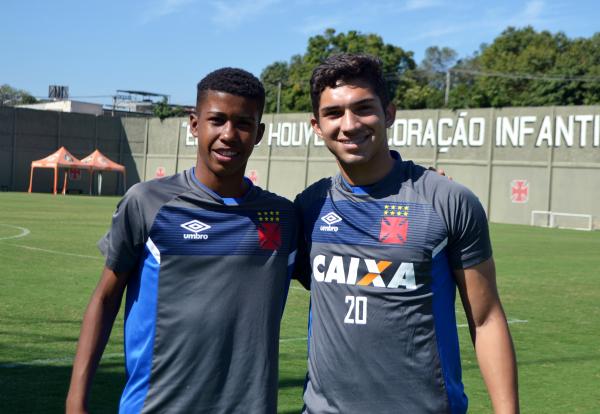 Andrey posa ao lado do seu xará e ídolo durante Media Training