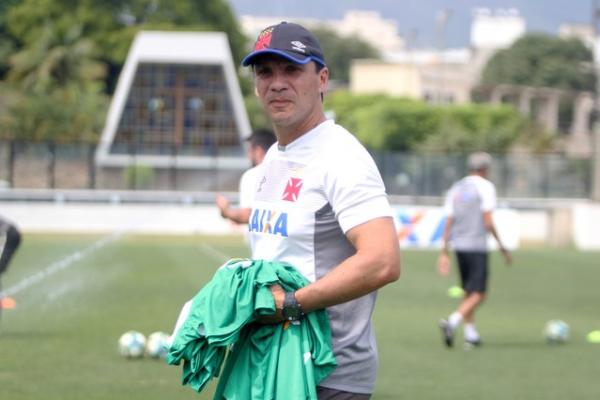 Zé Ricardo durante treino do Vasco em São Januário