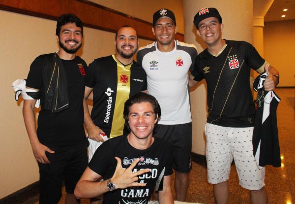 Jean se divertiu com os Gigantes no Hotel Atlante Plaza