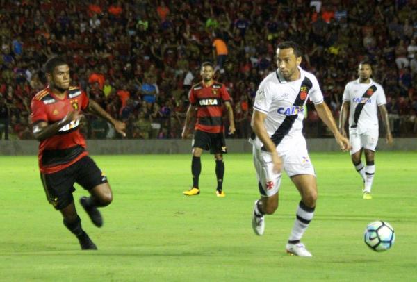 Nenê foi o autor do gol vascaíno na Ilha do Retiro