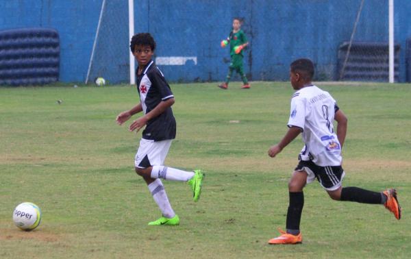 Wanyson fechou a goleada para o Gigante da Colina