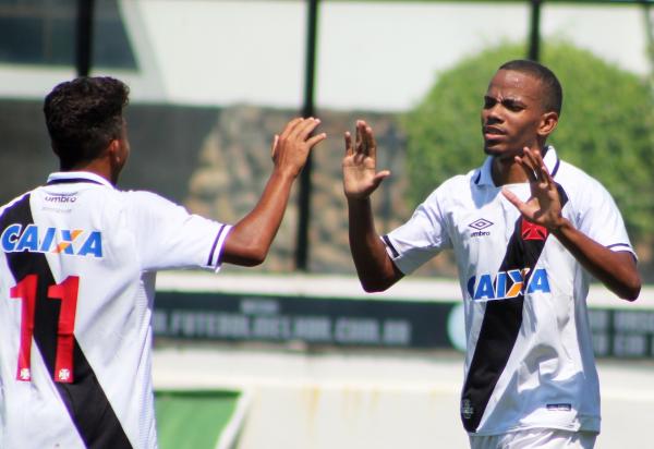 Vinícius e Élber fizeram a jogada que resultou no primeiro gol