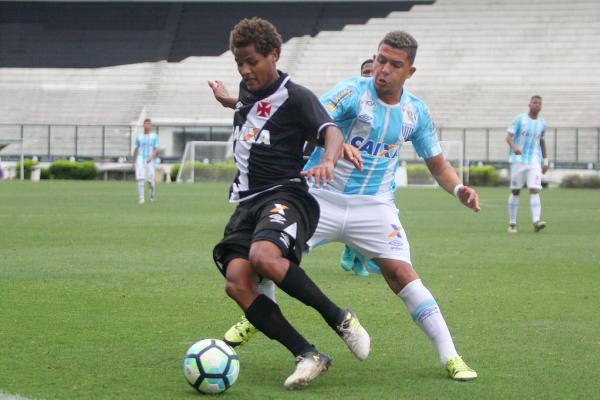João Pedro marcou um dos gols da vitória vascaína
