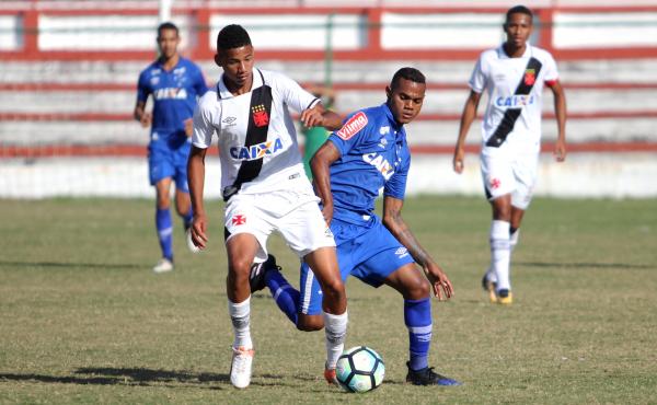 Marrony foi titular diante do Cruzeiro no Brasileiro