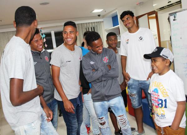 Natan arranca sorrisos dos atletas após dizer quem é que manda no videogame