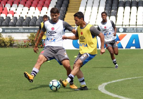 Ricardo e Yago Pikachu durante treino da manhã