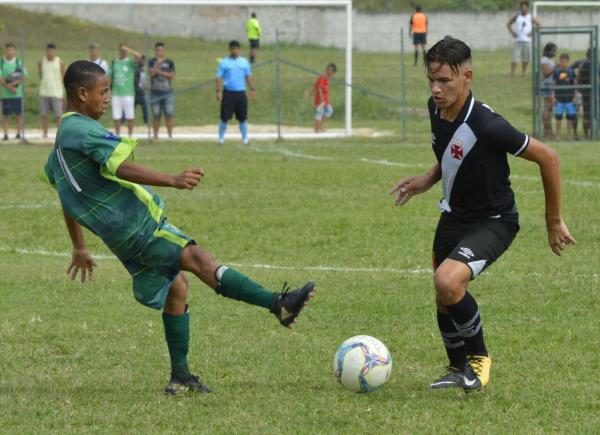 Zagueiro Pablo no empate da equipe sub-13 com a Lusa
