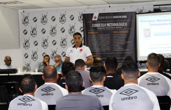 Professor Roberto Simão faz palestra sobre Treinamento de Força