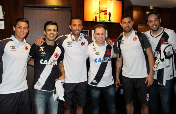 Mateus Vital, Nenê, Martín Silva e os Gigantes