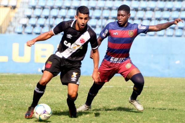 Linnick sofreu o pênalti que resultou no gol de Luiz Henrique
