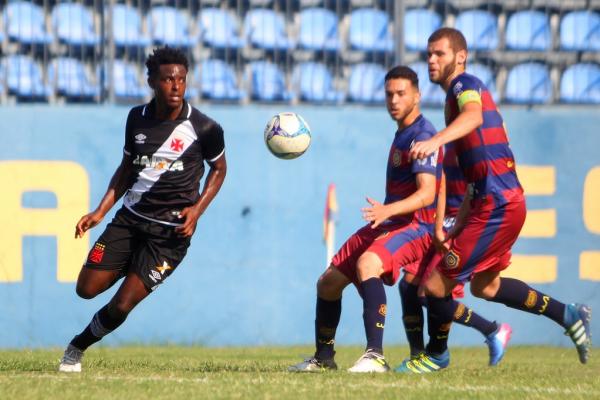 Ulisses em ação contra o Madureira no Torneio OPG