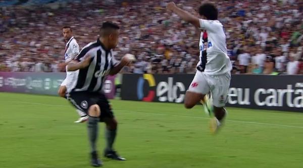 Lambreta de Paulo Vitor durante Vasco x Botafogo