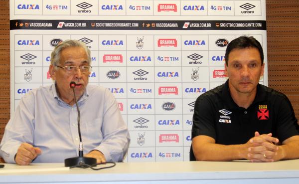 Presidente Eurico Miranda fez pronunciamento ao lado de Zé Ricardo