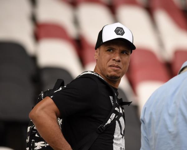 Luis Fabiano não quer receber do Vasco enquanto não estiver recuperado