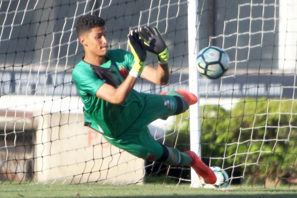 Alexandre defendeu um pênalti no segundo tempo