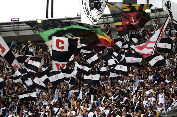 Torcida do Vasco promete encher o Maracanã contra o Coritiba