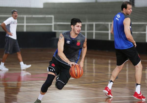 Dedé Stefanelli em atividade realizada no Ginásio de São Januário