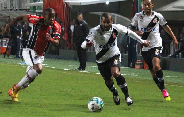 Julio Cesar foi bicampeão do Carioca pelo Vasco, mas perdeu espaço em 2017