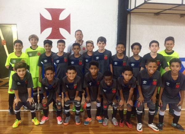 Geração 2007 forma o time sub-10 do Gigante da Colina