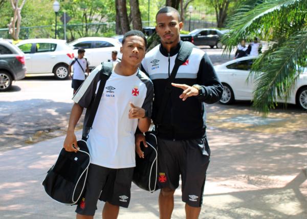 Luiz Felipe e Élber durante o desembarque em Itu