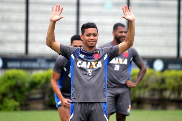 Yago Pikachu treinou na manhã desta quinta-feira, em São Januário