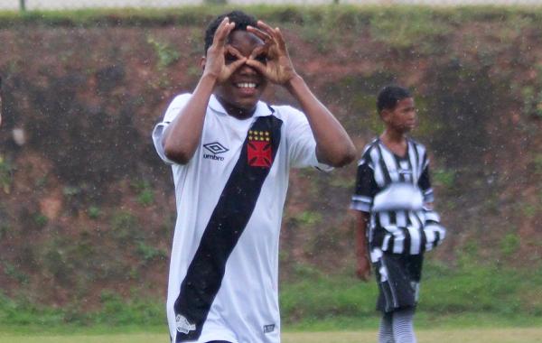 Gabriel Silva é o artilheiro do sub-12 com nove gols