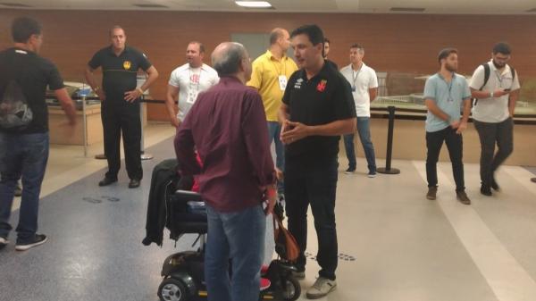 Zé Ricardo conversa com o presidente do Flamengo