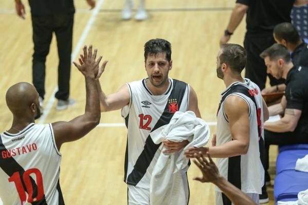 Giovannoni vai jogar seu primeiro Flamengo x Vasco