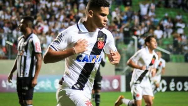Paulinho deve voltar ao time do Vasco no próximo domingo