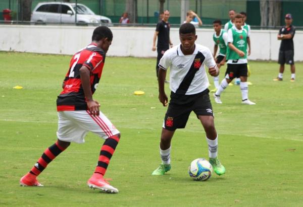 Caio Eduardo puxa jogada de ataque do Gigante da Colina