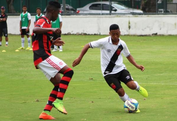 Juan Batata parte para cima do marcador na etapa final