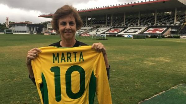 Helena Pacheco foi impedida de cursar futebol na faculdade e revelou a melhor jogadora do mundo