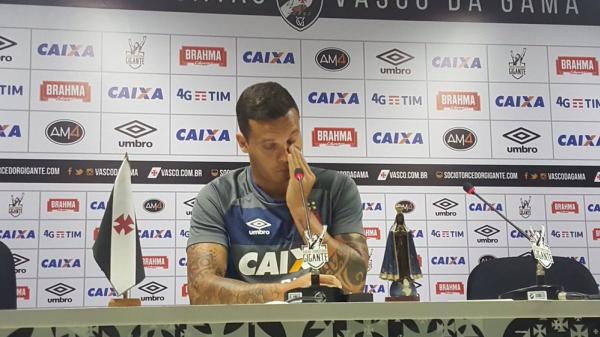 Ramon se emociona ao falar da lesão durante entrevista coletiva