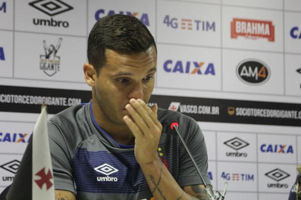 Ramon se emocionou durante a entrevista coletiva