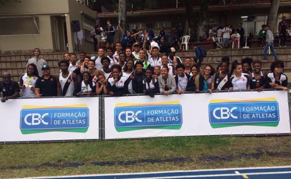 Delegação vascaína após a participação no Estadual