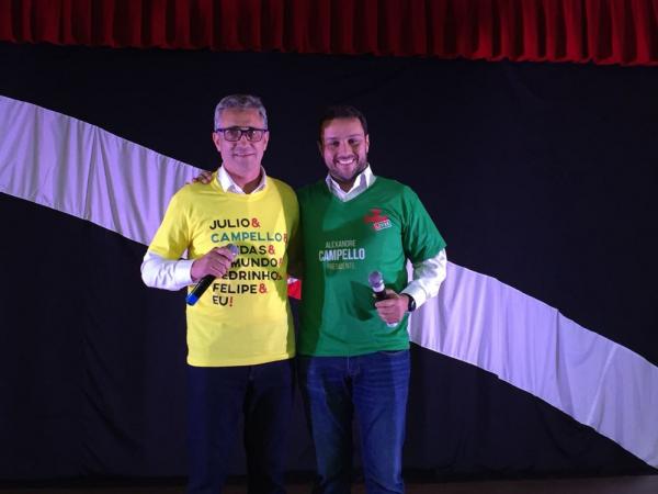 Alexandre Campello e Julio Brant posam juntos em anúncio de união de suas chapas