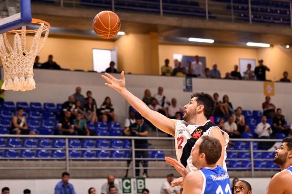 Giovannoni, que terminou com duplo-duplo, leva o Vasco para a cesta