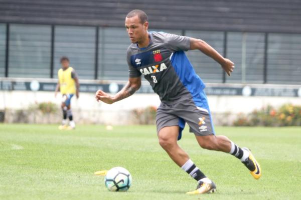 Luis Fabiano voltou a treinar com o elenco nesta última quarta-feira