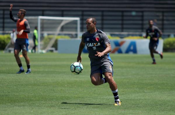 Luis Fabiano no treino desta sexta-feira em São Januário
