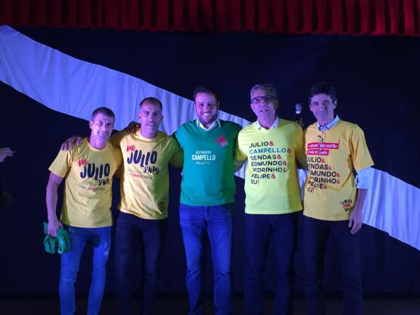 Brant, de verde, posa com Pedrinho, Felipe, Alexandre Campello e Mauro Galvão