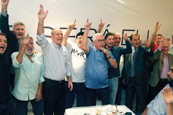 Fernando Horta e integrantes de sua chapa