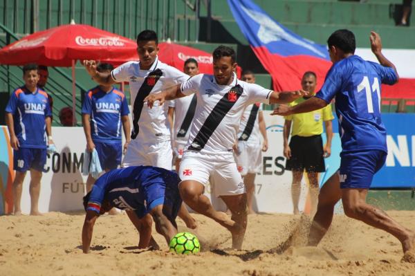 Rafinha ganha dividida durante a partida