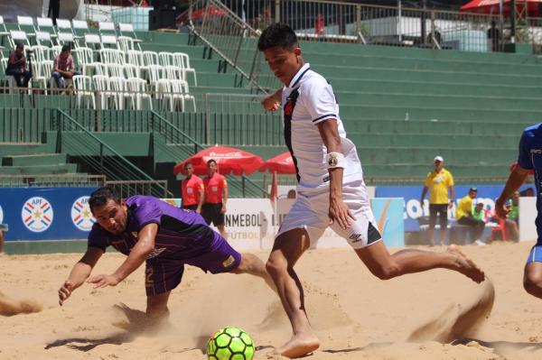 Mauricinho marcou um dos gols da goleada cruzmaltina
